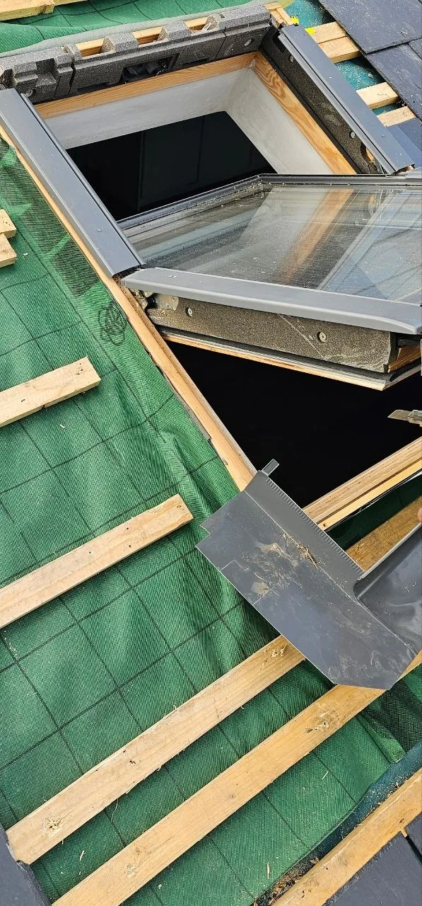 Roof window flashing being fitted